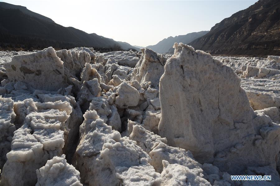 Photo taken on Jan. 16, 2019 shows the ice at the Hukou Waterfall on the Yellow River in Hukou Town of Jixian County in Linfen City, north China\'s Shanxi Province. More than 70 kilometers of the Yellow River\'s Hukou section were covered with ice due to lasting low temperatures. (Xinhua/Lyv Guiming)