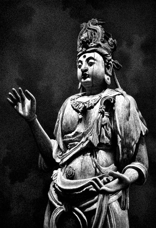 A 2017 pen-and-ink painting by Liu Kai shows a traditional Buddhist sculpture.  (Photo provided to chinadaily.com.cn)