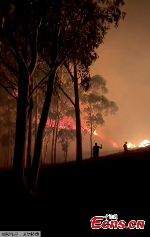 Smoke rises from a burning mountainside in Cape Town, South Africa, January 27, 2019, in this picture obtained from social media.(Photo/Agencies)