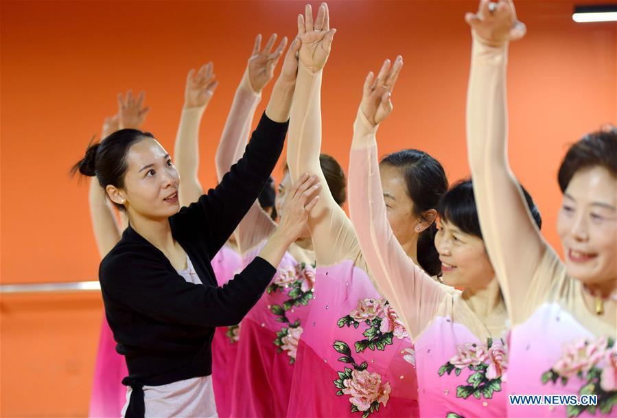 A dance instructor (1st L) and trainees practice dancing at a cultural center in Nanhe County, north China\'s Hebei Province, Jan. 30, 2019. More than 2000 people have participated in art training programs at a cultural center in Nanhe County as a way to enrich their life. (Xinhua/Zhu Xudong)