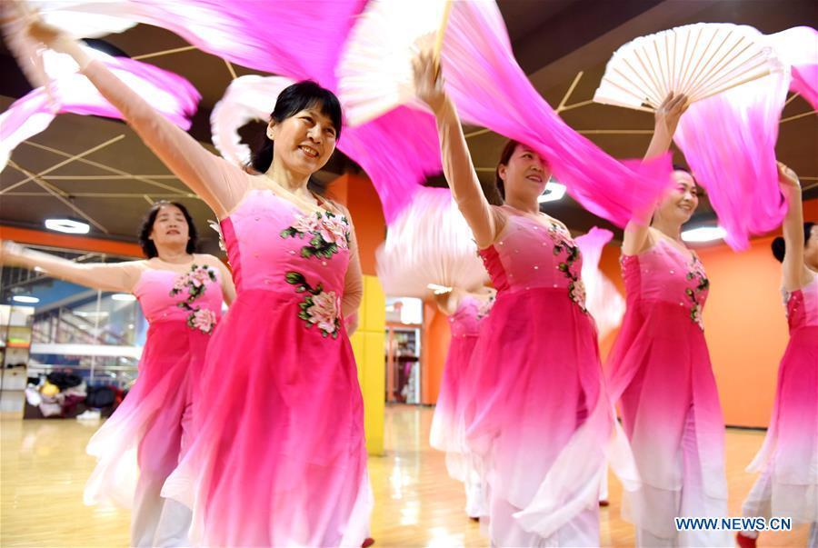 Trainees practice dancing at a cultural center in Nanhe County, north China\'s Hebei Province, Jan. 30, 2019. More than 2000 people have participated in art training programs at a cultural center in Nanhe County as a way to enrich their life. (Xinhua/Zhu Xudong)