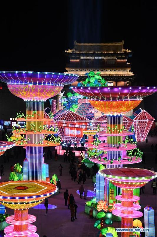 People visit a lantern festival in Datong City, north China\'s Shanxi Province, Jan. 31, 2019. A lantern festival to greet the upcoming Chinese Spring Festival kicked off in Datong City on Thursday with over 100 sets of colorful lanterns on display. (Xinhua/Yang Chenguang)