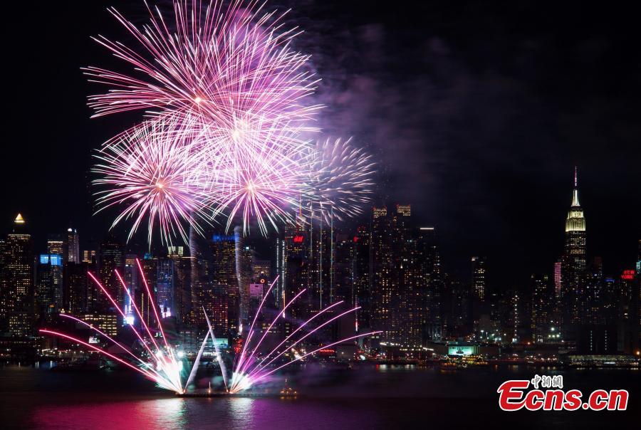 Photo taken on Feb. 11, 2019 from Weehawken of New Jersey, U.S. shows the fireworks over New York City celebrating the Chinese Lunar New Year. The fireworks display was held near Pier 84 over the Hudson River, close to the Chinese consulate general in New York. (Photo: Ecns.cn/Wang Fan)