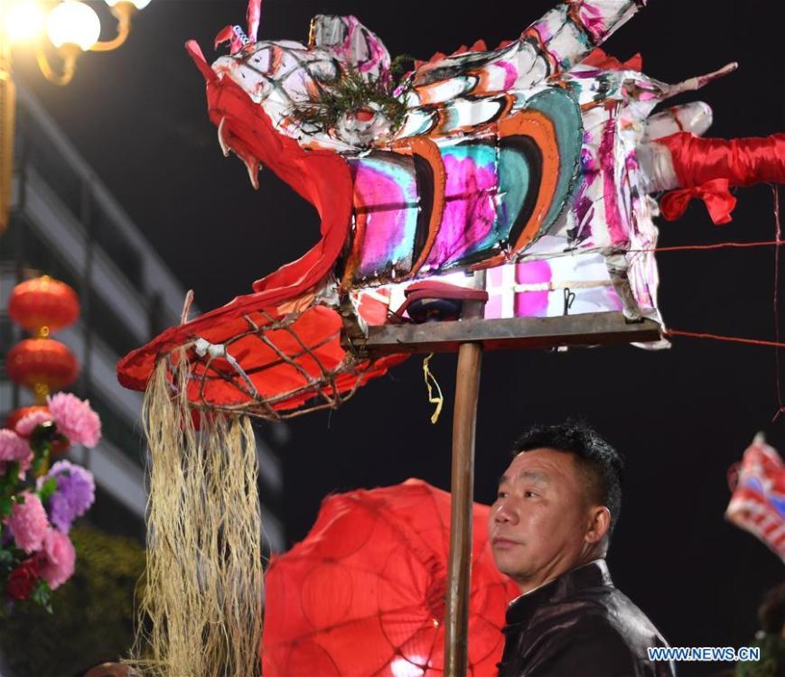 A man prepares to perform dragon dance to celebrate the upcoming Lantern Festival, which falls on Feb. 19 this year, in Shibing County, southwest China\'s Guizhou Province, Feb. 13, 2019. (Xinhua/Zong Hui)