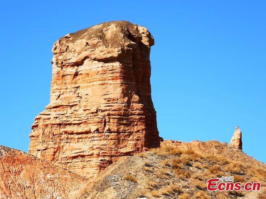The Binggou Danxia landform in Sunan Yugur Autonomous County, Northwest China\'s Gansu Province. The Danxia landform is a unique type of geomorphology formed from red-colored sandstone and characterized by steep cliffs. The Danxia landform in the Binggou (glacial gully) scenic area is particularly known for its magnificence and strange shapes. (Photo: China News Service/Wu Xuezhen)