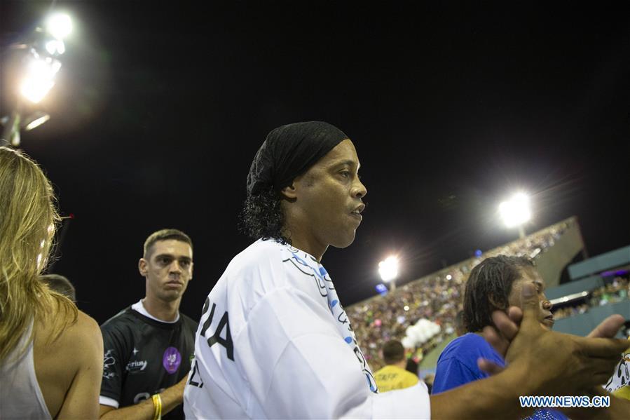 Brazil\'s former football player Ronaldinho (C) reacts during the parades of the Rio Carnival 2019 at the Sambadrome in Rio de Janeiro, Brazil, on March 5, 2019. The parade of special group samba school of the Rio Carnival 2019 concluded on Tuesday. (Xinhua/Li Ming)