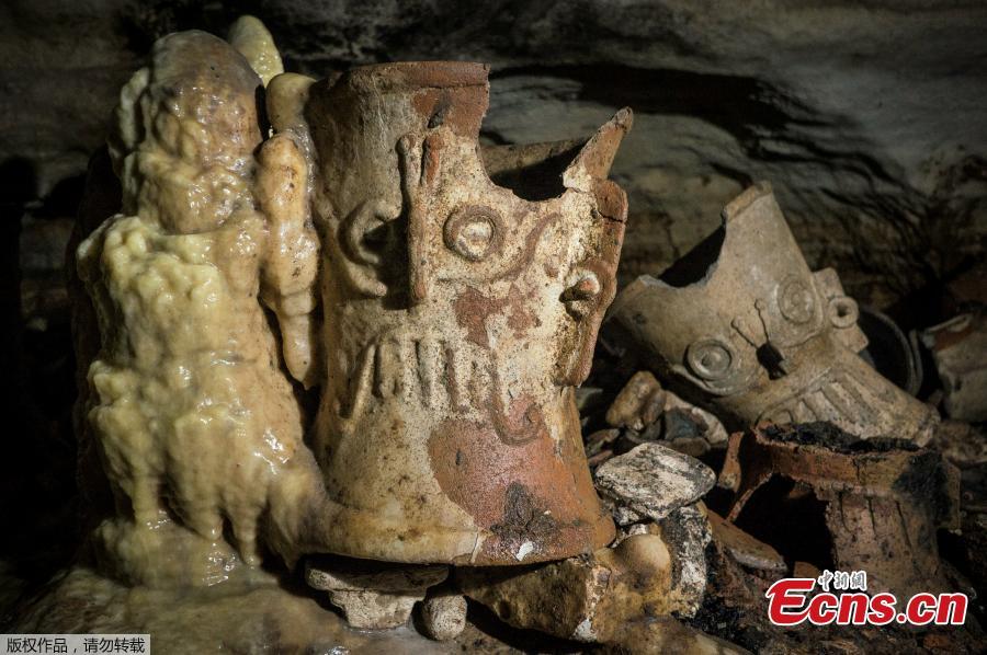 Pre-columbian artifacts sit in a cave at the Mayan ruins of Chichen Itza, Yucatan, Mexico, March 5, 2019. Mexican archaeologists say they have found a cave at the Mayan ruins of Chichen Itza with offerings of about 200 ceramic vessels in nearly untouched condition. The National Institute of Anthropology and History says the vessels appear to date back to around 1,000 A.D. (Photo/Agencies)