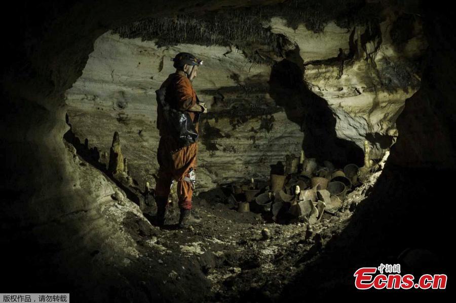 Archaeologist Guillermo de Anda stands next to pre-columbian artifacts in a cave at the Mayan ruins of Chichen Itza, Yucatan, Mexico, Tuesday, March 5, 2019. Mexican archaeologists say they have found a cave at the Mayan ruins of Chichen Itza with offerings of about 200 ceramic vessels in nearly untouched condition. The National Institute of Anthropology and History says the vessels appear to date back to around 1,000 A.D. (Photo/Agencies)