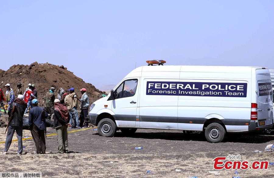 Villagers carry their guns as they stand near the scene of the Ethiopian Airlines Flight ET 302 plane crash, near the town of Bishoftu, southeast of Addis Ababa, Ethiopia March 11, 2019. Two flight data recorders from Ethiopian Airlines Flight ET302 were found Monday. (Photo/Agencies)