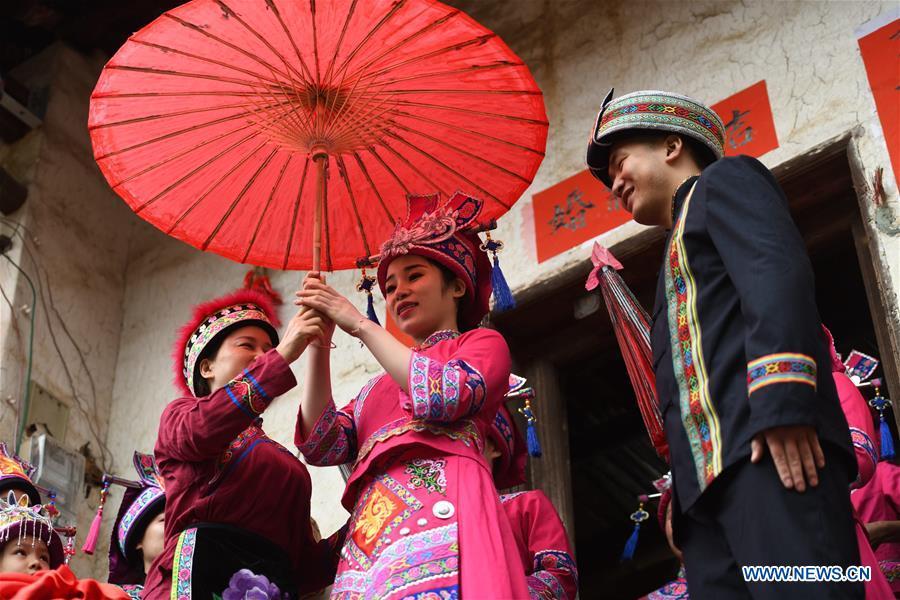 The bride (C) is seen leaving her parents\' home at a wedding ceremony in Mianhua Village of Siba Township of Luocheng Mulao Autonomous County, south China\'s Guangxi Zhuang Autonomous Region, March 17, 2019. A traditional wedding ceremony of the Mulao ethnic group is held here on Sunday. (Xinhua/Meng Zengshi)