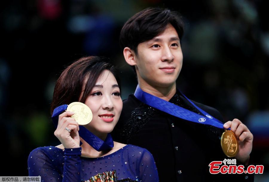 First placed China\'s Sui Wenjing (L) and Han Cong during a victory ceremony for the Pairs Free Skating at the 2019 ISU Figure Skating World Championships in Saitama, Japan March 21, 2019.  (Photo/Agencies)
