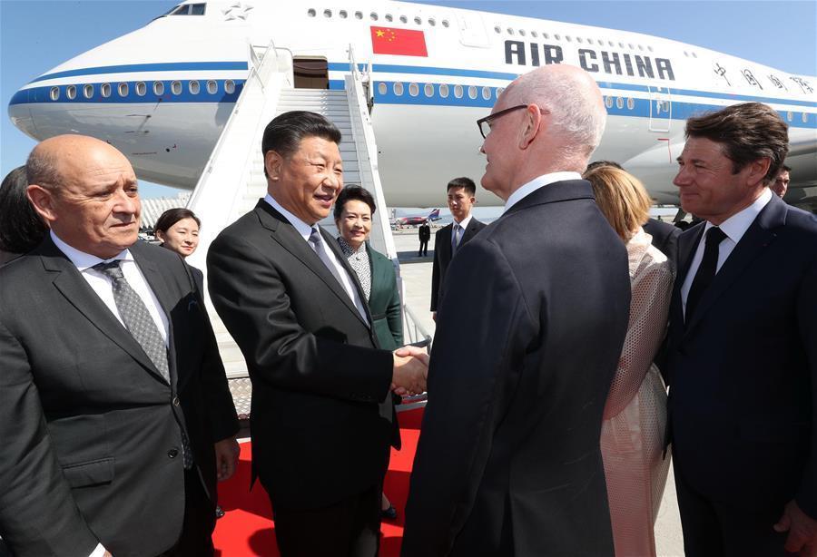 Chinese President Xi Jinping (2nd L) and his wife Peng Liyuan (1st L) pose for a group photo with Prince Albert II (2nd R), head of state of the Principality of Monaco, and his wife Princess Charlene in Monaco, March 24, 2019. Xi held talks with Prince Albert II here Sunday. (Xinhua/Ju Peng)