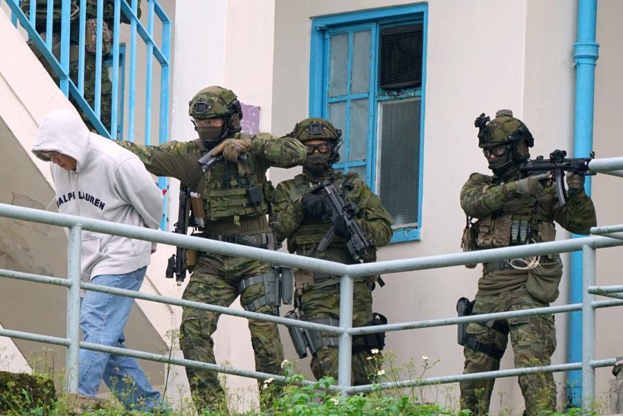 An anti-terrorism drill, code-named Powersky, takes place at Lei Yue Mun Park, Hong Kong, March 25, 2019. The drill simulated scenarios including a terrorist attack with explosives and toxic chemical gas. The operation was aimed at promoting counter-terrorism awareness among the public and enhancing coordination in the Inter-departmental Counter Terrorism Unit (ICTU), established in April 2018. (Photo: China News Service/Zhang Wei)