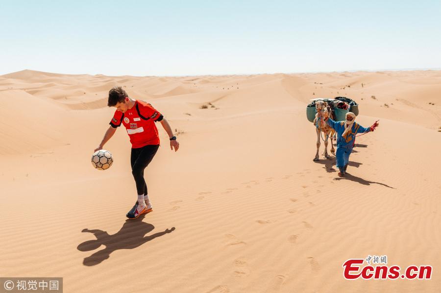 Freestyle footballer John Farnworth battled a sandstorm and 40C heat to play \'keepie-uppies\' across 60 miles of the Sahara. He juggled a ball in the air more than 250,000 times over the course of six days across the African desert in a bid to break his ninth world record. Farnworth worn goggles and specially designed trainers to keep sand out during the storm. Joined by three friends, he enlisted the help of four Moroccans to help navigate across the sprawling landscape. (Photo/VCG)