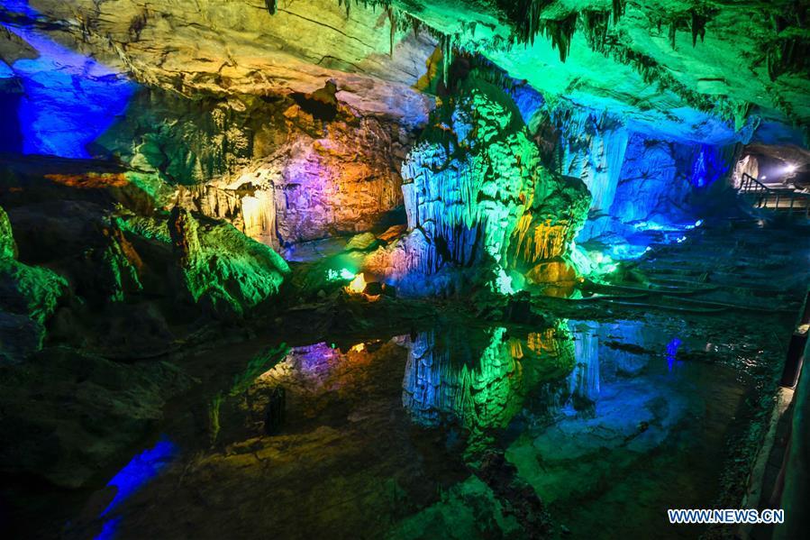 Photo taken on March 26, 2019 shows karst landscape inside the Furong Cave in Wulong District of Chongqing, southwest China. The Wulong Furong Cave was listed as a UNESCO world natural heritage site in 2007. (Xinhua/Liu Chan)