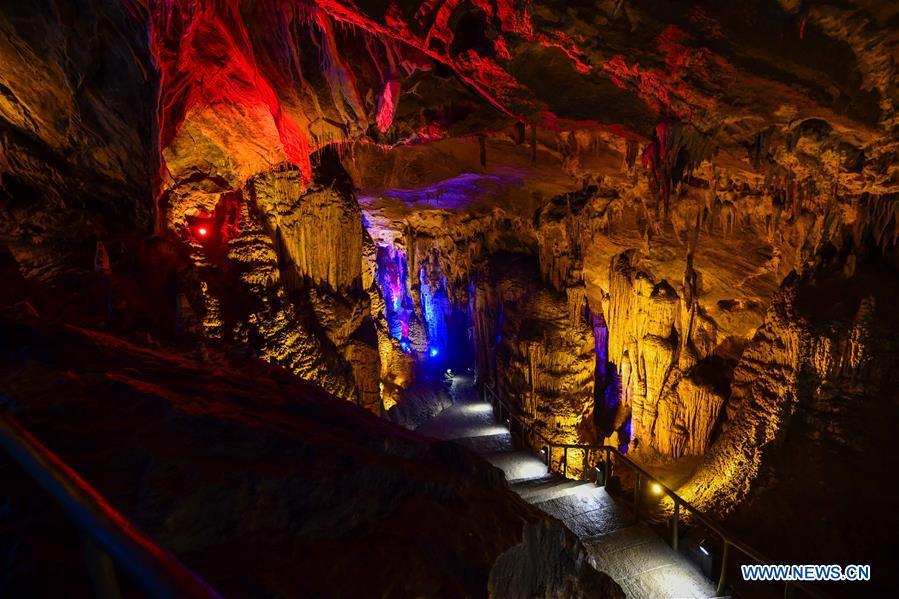 Photo taken on March 26, 2019 shows karst landscape inside the Furong Cave in Wulong District of Chongqing, southwest China. The Wulong Furong Cave was listed as a UNESCO world natural heritage site in 2007. (Xinhua/Liu Chan)