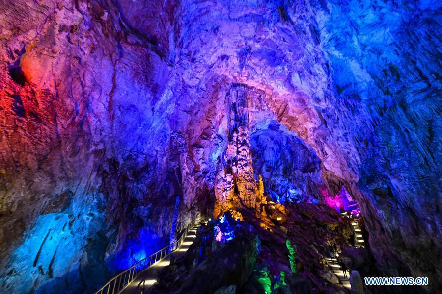 Photo taken on March 26, 2019 shows karst landscape inside the Furong Cave in Wulong District of Chongqing, southwest China. The Wulong Furong Cave was listed as a UNESCO world natural heritage site in 2007. (Xinhua/Liu Lianfen)