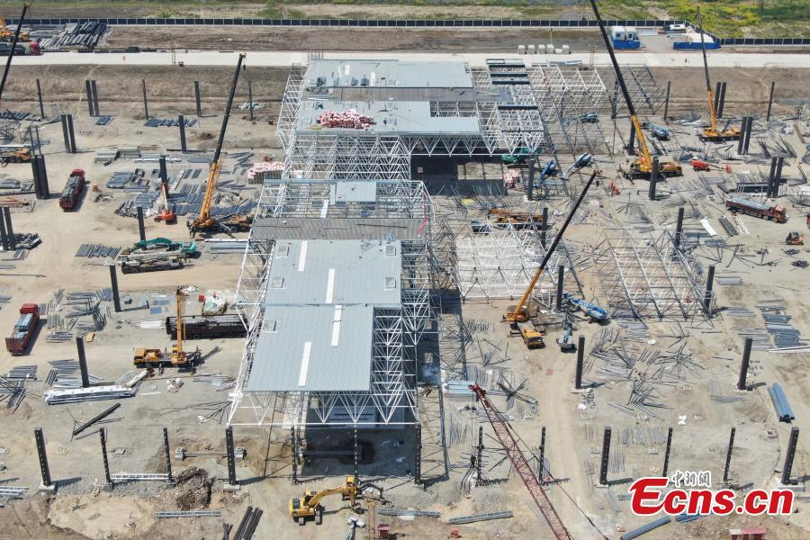 Construction of Tesla\'s Shanghai Gigafactory 3 is in full swing, April 8, 2019. Several sets of steel structural roof frames have been installed. The new plant, Tesla\'s first outside the United States, is located in Lingang Area, a high-end manufacturing park in the southeast harbor of Shanghai. It is designed to have an annual capacity to create 500,000 electric cars. (Photo: China News Service/Zhang Hengwei)
