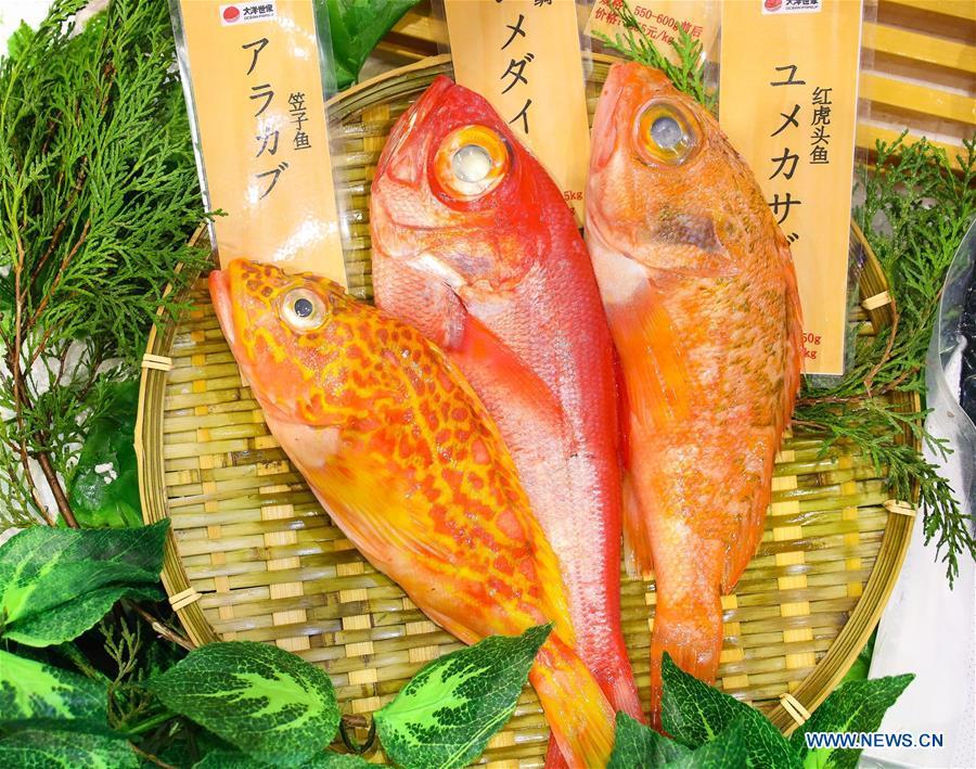 Photo taken on Nov. 7, 2018 shows sea food from Japan at the Food & Agricultural Products area during the first China International Import Expo (CIIE) in Shanghai, east China. Food of a particular place is an important symbol of local geographic and cultural characteristics. Food carries history and tradition, leads the tide of trade, strengthens diplomatic relations, disseminates and promotes culture. Food has been serving as connections between people around the world. In ancient times, food such as grapes, pomegranates, walnuts, coriander, cucumbers and sesame seeds were introduced to China along the Silk Road. Nowadays, thanks to the Belt and Road Initiative, red wine, coffee, dried fruits, meat, seafood, and dairy products from foreign countries enter the homes of ordinary people, turning daily meals into feasts with exotic cuisines. (Xinhua/Liu Dawei)