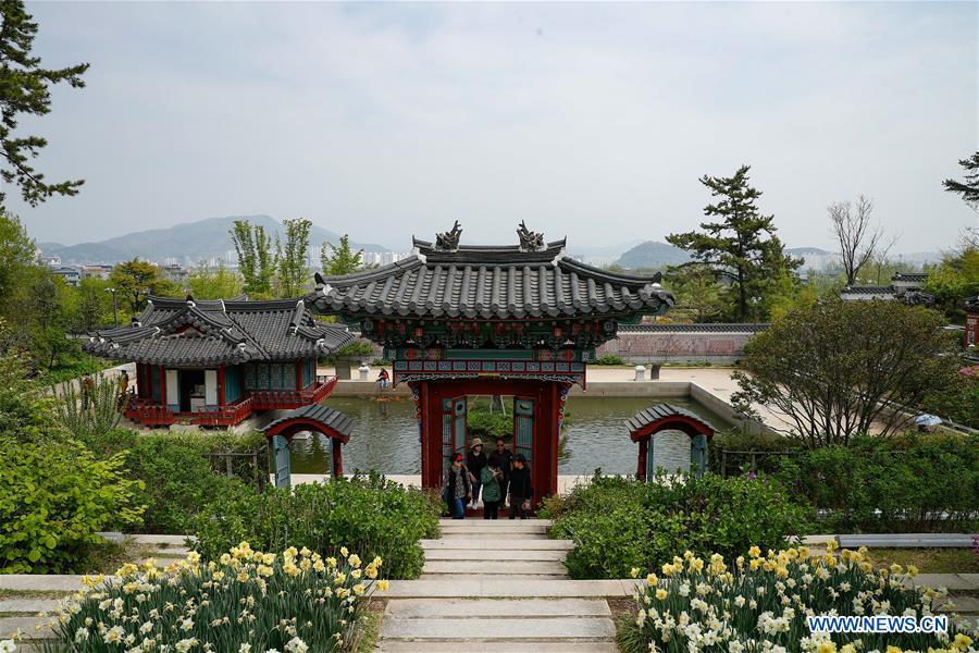 People visit the Korean garden at the Suncheon Bay National Garden in Suncheon, South Korea, April 20, 2019. The Suncheon Bay National Garden, located in South Korea\'s southern city of Suncheon, is the hosting place of Suncheon Bay Garden Expo 2013. (Xinhua/Wang Jingqiang)
