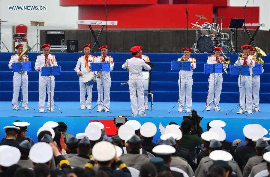 A military band from Vietnam performs during a joint military music display held to celebrate the People\'s Liberation Army Navy\'s 70th founding anniversary in Qingdao, east China\'s Shandong Province, April 22, 2019. The military bands from the navies of China, Thailand, Vietnam, Bangladesh and India performed at the event. Over 1,200 people, including officers and soldiers of navy vessels from home and abroad and Qingdao citizens, viewed the performance. (Xinhua/Zhu Zheng)