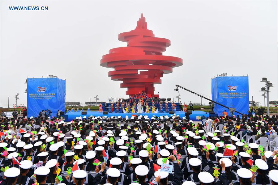 A joint military music display is held to celebrate the People\'s Liberation Army Navy\'s 70th founding anniversary in Qingdao, east China\'s Shandong Province, April 22, 2019. The military bands from the navies of China, Thailand, Vietnam, Bangladesh and India performed at the event. Over 1,200 people, including officers and soldiers of navy vessels from home and abroad and Qingdao citizens, viewed the performance. (Xinhua/Zhu Zheng)