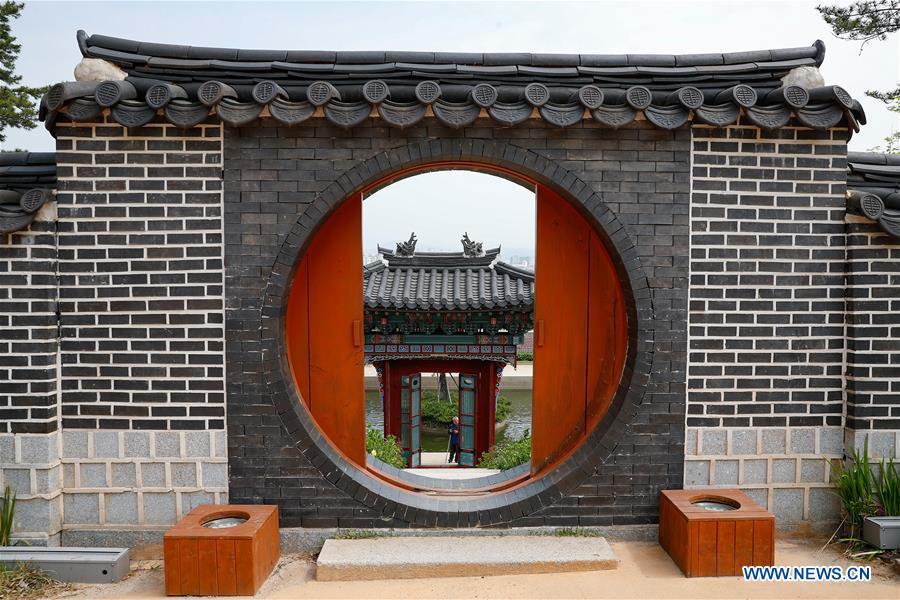 Photo taken on April 20, 2019 shows a view of the Korean garden at Suncheon Bay National Garden in Suncheon, South Korea. The Suncheon Bay National Garden, located in South Korea\'s southern city of Suncheon, is the hosting place of Suncheon Bay Garden Expo 2013. (Xinhua/Wang Jingqiang)