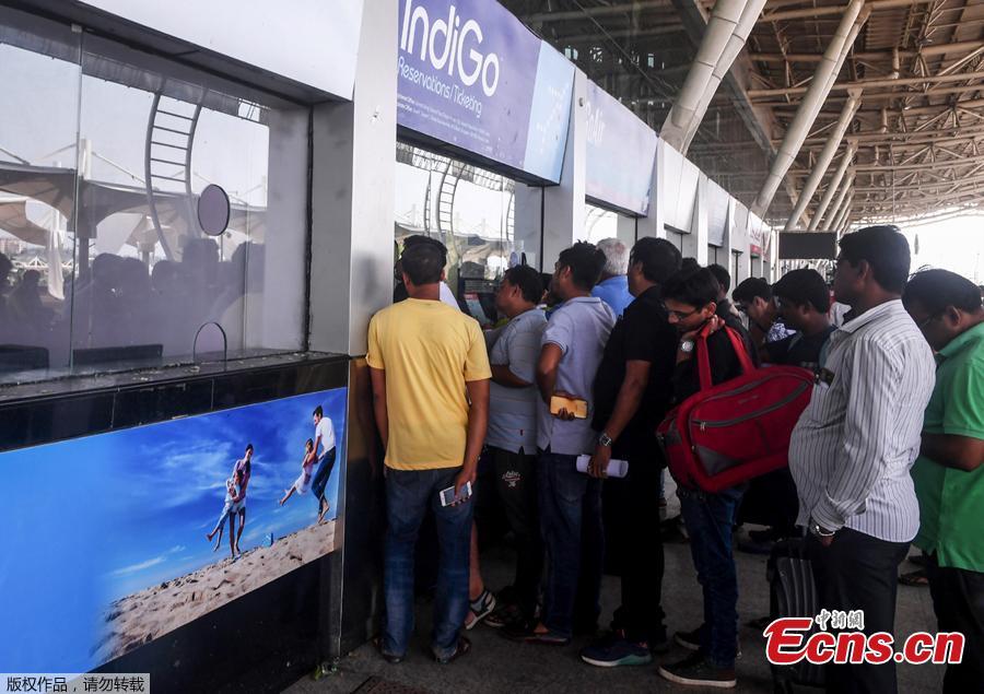 Indian air passengers stand in a queue to buy or reschedule air tickets at Biju Patnaik International Airport in Bhubaneswar in India\'s eastern Odisha state on May 4, 2019, after Cyclone Fani hit the area. - Cyclone Fani, one of the biggest to hit India in years, barrelled into Bangladesh on May 4 after leaving a trail of deadly destruction in India. (Photo/Agencies)