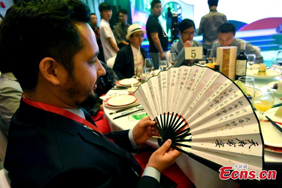 Photo taken on May 14, 2019 shows the Chengdu Panda Asian Food Festival held in Chengdu City, Sichuan Province. Two hundred guests from many countries and regions were invited to enjoy the Tianfu Family Banquet that included 16 signature Sichuan dishes. Sichuan food has a long history and is known as one of the four major Chinese cuisines. The province also has the reputation of “Tian Fu Zhi Guo,” a place richly endowed with natural resources. The festival is part of the Conference on Dialogue of Asian Civilizations held in Beijing. (Photo: China News Service/An Yuan)