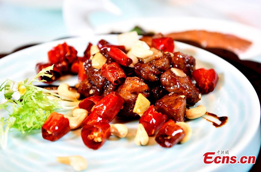 Photo taken on May 14, 2019 shows the Chengdu Panda Asian Food Festival held in Chengdu City, Sichuan Province. Two hundred guests from many countries and regions were invited to enjoy the Tianfu Family Banquet that included 16 signature Sichuan dishes. Sichuan food has a long history and is known as one of the four major Chinese cuisines. The province also has the reputation of “Tian Fu Zhi Guo,” a place richly endowed with natural resources. The festival is part of the Conference on Dialogue of Asian Civilizations held in Beijing. (Photo: China News Service/An Yuan)