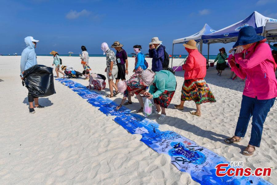 The photo shows the beach of Quanfu Island offering clean sand and water. Being one of the three islands of Xisha islands that opens to tourists, Quanfu island is an uninhabited island which covers an area of 0.02 square kilometers. (Photo: China News Service/ Luo Yunfei)