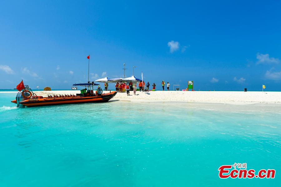 The photo shows the beach of Quanfu Island offering clean sand and water. Being one of the three islands of Xisha islands that opens to tourists, Quanfu island is an uninhabited island which covers an area of 0.02 square kilometers. (Photo: China News Service/ Luo Yunfei)
