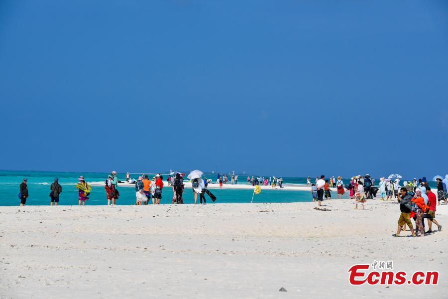 The photo shows the beach of Quanfu Island offering clean sand and water. Being one of the three islands of Xisha islands that opens to tourists, Quanfu island is an uninhabited island which covers an area of 0.02 square kilometers. (Photo: China News Service/ Luo Yunfei)