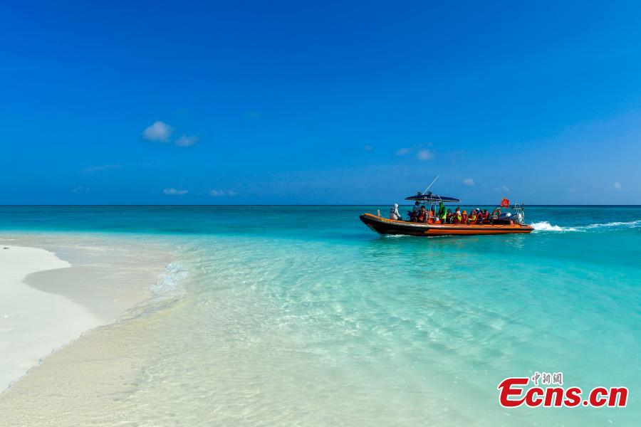 The photo shows the beach of Quanfu Island offering clean sand and water. Being one of the three islands of Xisha islands that opens to tourists, Quanfu island is an uninhabited island which covers an area of 0.02 square kilometers. (Photo: China News Service/ Luo Yunfei)
