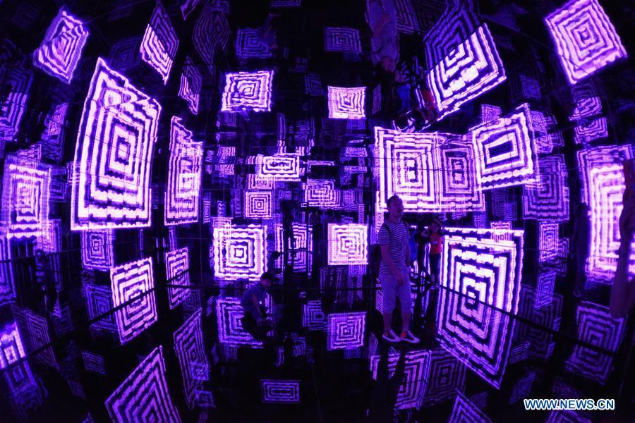 Visitors view the exhibition featuring digital art during China International Big Data Industry Expo 2019 in Guiyang, capital of southwest China\'s Guizhou Province, May 27, 2019. The exhibition is a part of four-day China International Big Data Industry Expo 2019 that kicked off on May 26, 2019. (Xinhua/Yang Wenbin)
