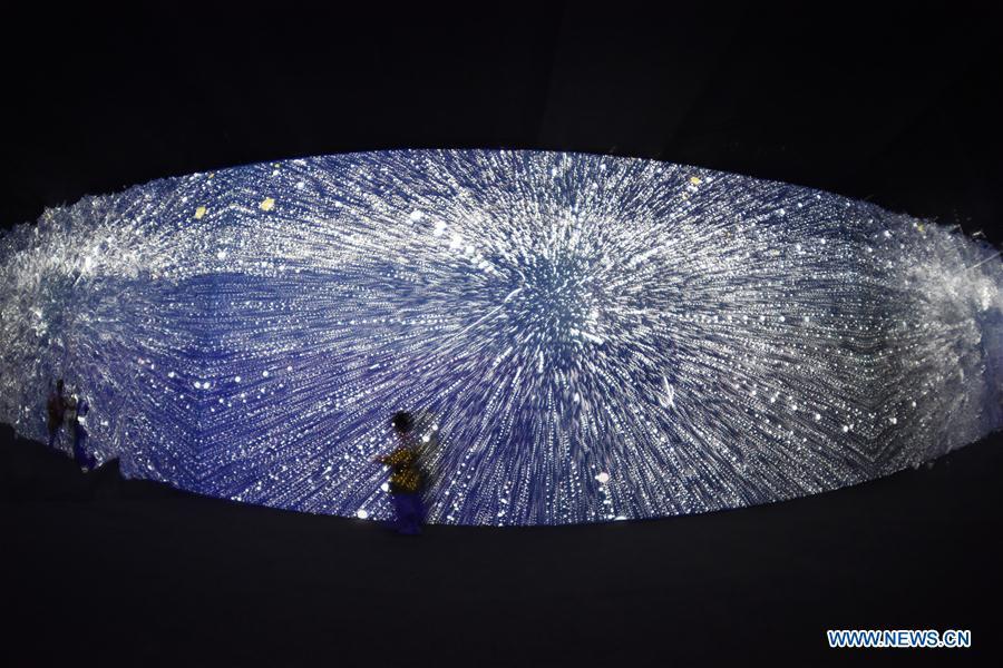 Visitors view the exhibition featuring digital art during China International Big Data Industry Expo 2019 in Guiyang, capital of southwest China\'s Guizhou Province, May 27, 2019. The exhibition is a part of four-day China International Big Data Industry Expo 2019 that kicked off on May 26, 2019. (Xinhua/Yang Wenbin)