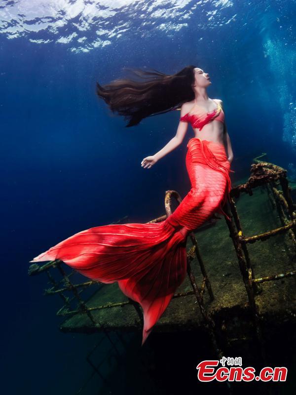 A photograph of a model posing like a mermaid underwater at the Wuzhizhou Island scenic spot as captured by photographer Zhou Jiajun during a four-day photo contest in Sanya City, Hainan Province. (Photo/China News Service)