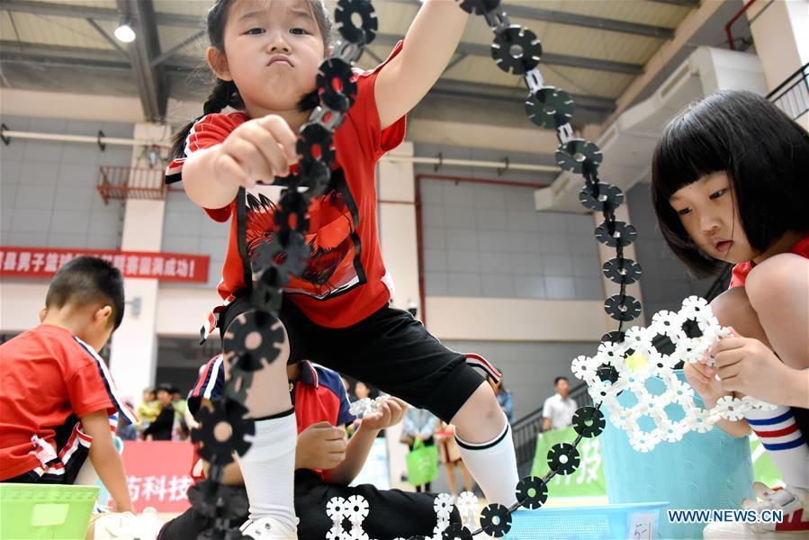 Children participate in a competition in celebration of the upcoming International Children\'s Day at Chunhui Kindergarten in Xianju County of Taizhou City, east China\'s Zhejiang Province, May 29, 2019. (Xinhua/Wang Huabin)