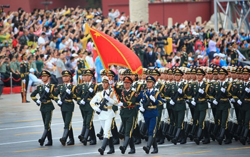 Guards of honor take part in the military parade rehearsal on Chang'an Avenue in Beijing on Sunday morning. (Li Gang/Xinhua) Guards of honor take part in the military parade rehearsal on Chang'an Avenue in Beijing on Sunday morning. (Li Gang/Xinhua)