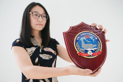 Zhang Yan holds a plaque featuring the badge for China's Liaoning aircraft carrier. (Photo: Li Hao/GT) Zhang Yan holds a plaque featuring the badge for China's Liaoning aircraft carrier. (Photo: Li Hao/GT)