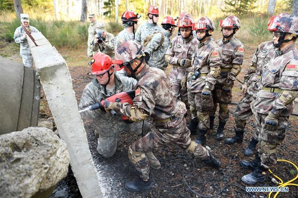 Chinese and American soldiers work together during a drill at Camp Rilea in Seaside of Oregon, northwest United States, Nov. 18, 2017. The Chinese and U.S. militaries were holding the 5th joint drills on humanitarian relief and disaster rescue in Oregon. (Xinhua/Yin Bogu) Chinese and American soldiers work together during a drill at Camp Rilea in Seaside of Oregon, northwest United States, Nov. 18, 2017. The Chinese and U.S. militaries were holding the 5th joint drills on humanitarian relief and disaster rescue in Oregon. (Xinhua/Yin Bogu)