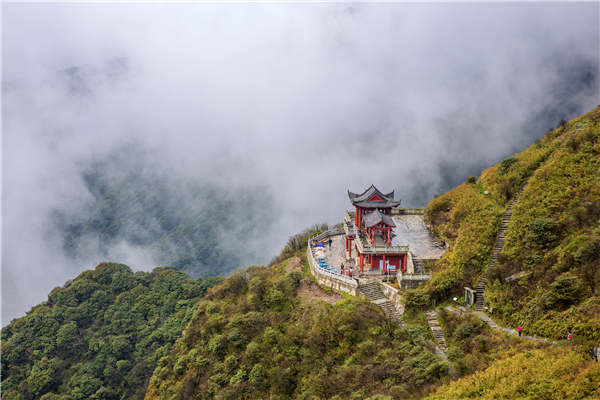 Tourists who want to ascend to the peak of Fanjing Mountain in Guizhou province need to be strong both physically and mentally, but the spectacular view with two Buddhist temples sitting atop makes the trip worthwhile. Photos by Yang Jun/China Daily and Provided to China Daily Tourists who want to ascend to the peak of Fanjing Mountain in Guizhou province need to be strong both physically and mentally, but the spectacular view with two Buddhist temples sitting atop makes the trip worthwhile. Photos by Yang Jun/China Daily and Provided to China Daily