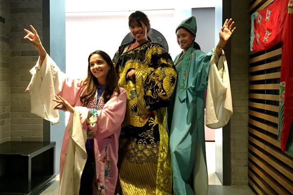 Some foreign students dress in traditional Chinese clothing during the trip. (Photo by Yang Feiyue/China Daily) Some foreign students dress in traditional Chinese clothing during the trip. (Photo by Yang Feiyue/China Daily)