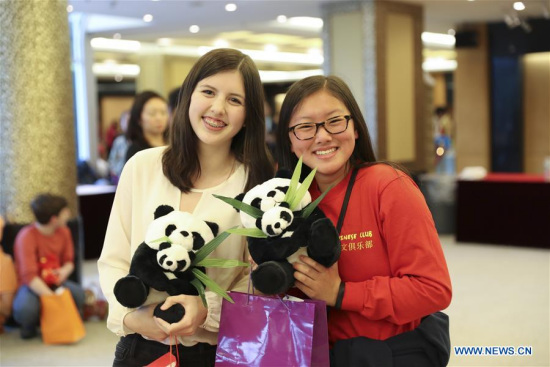 U.S. students pose for photos during the Open Day - Experience China event at the Chinese Consulate General in New York, the United States, on May 5, 2017. (Xinhua/Wang Ying) U.S. students pose for photos during the Open Day - Experience China event at the Chinese Consulate General in New York, the United States, on May 5, 2017. (Xinhua/Wang Ying)